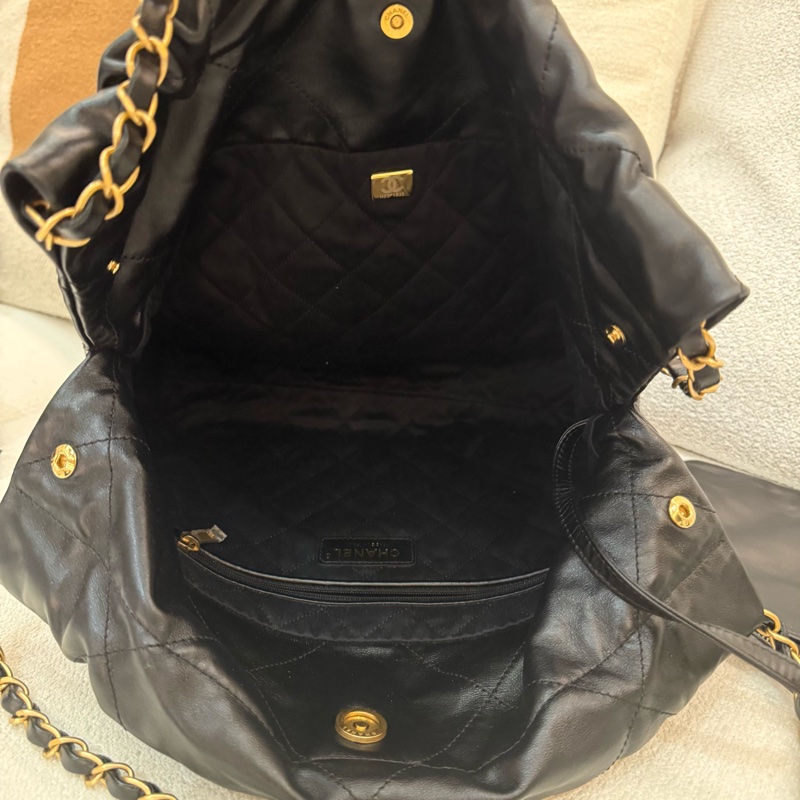 小款垃圾包CHANEL 22黑色小牛皮 金幣金鍊肩背包購物袋包-11