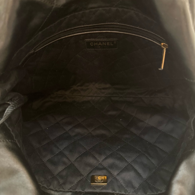 小款垃圾包CHANEL 22黑色小牛皮 金幣金鍊肩背包購物袋包-12
