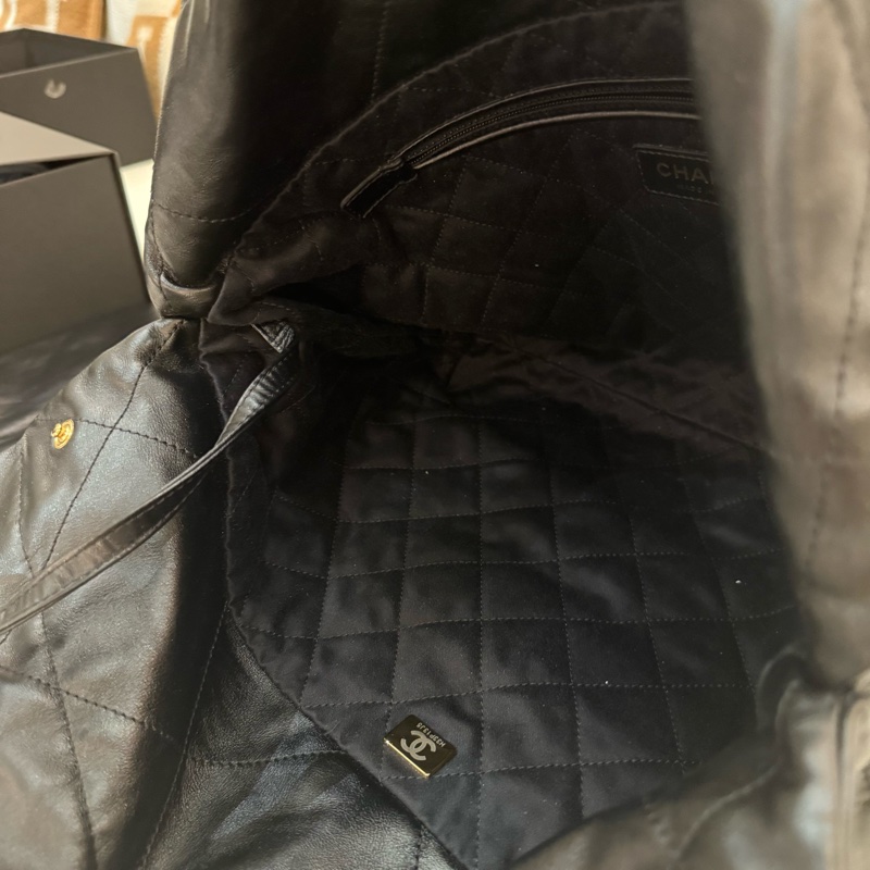 小款垃圾包CHANEL 22黑色小牛皮 金幣金鍊肩背包購物袋包-13