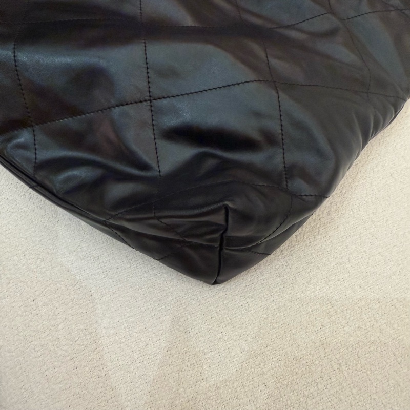 小款垃圾包CHANEL 22黑色小牛皮 金幣金鍊肩背包購物袋包-15