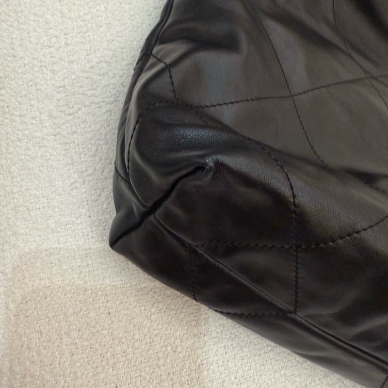 小款垃圾包CHANEL 22黑色小牛皮 金幣金鍊肩背包購物袋包-16