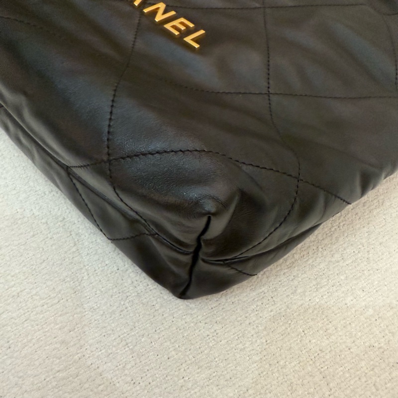 小款垃圾包CHANEL 22黑色小牛皮 金幣金鍊肩背包購物袋包-17