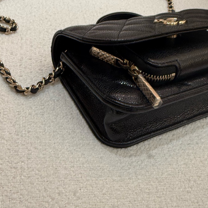 絕美WOC MINI CHANEL 黑色荔枝牛皮金釦金鍊手提斜背郵差包-4