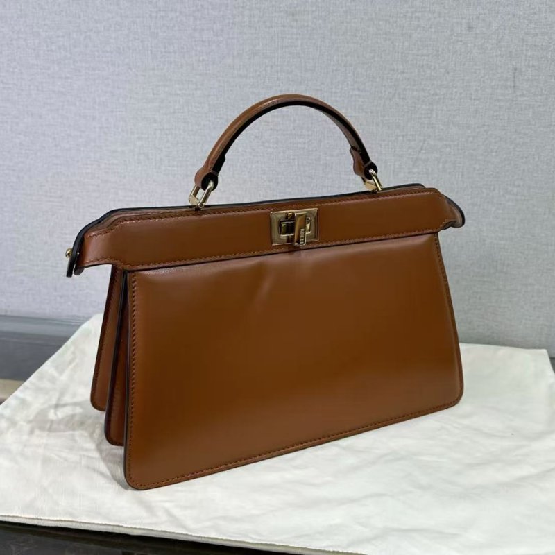 ✨FENDI 棕色金扣Peekaboo手提肩背斜背包29*18*11  99新配件塵袋-5