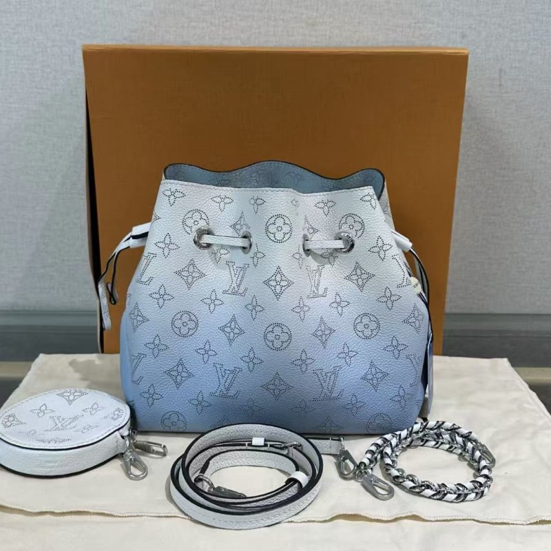 ✨LV Scala系列淺藍色月光女神雲朵包 芯片款25*13*5 全新配件塵袋盒子-0