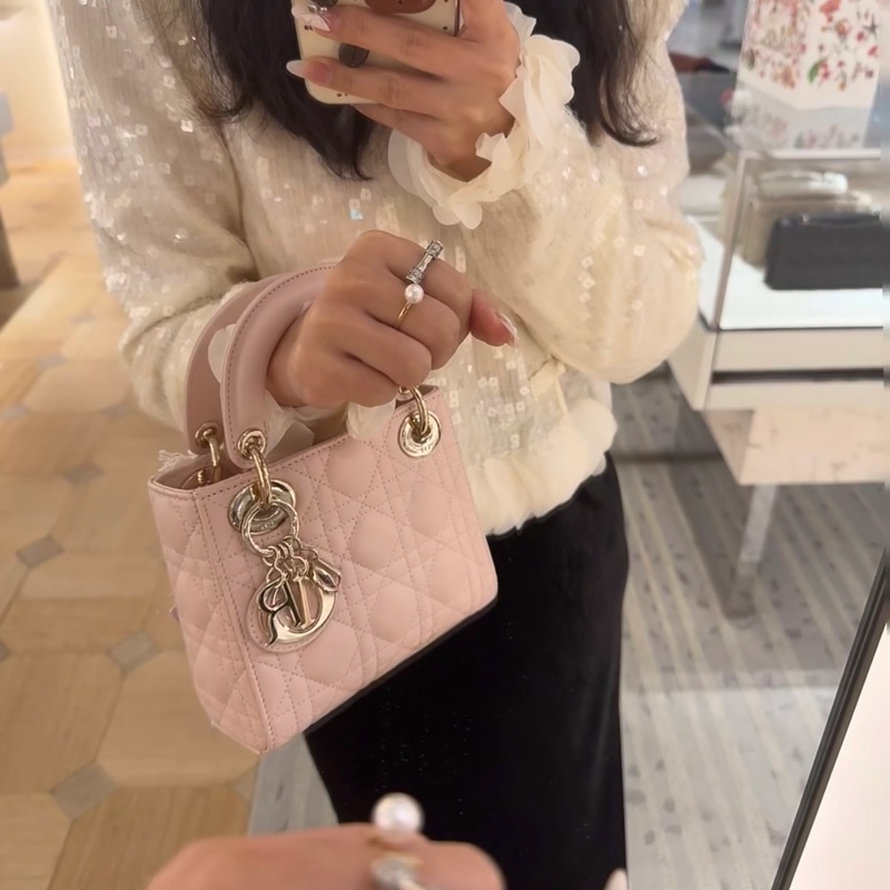 Dior迪奧 三格戴妃櫻花粉🌸金扣~附件:盒子 塵袋 包卡-2