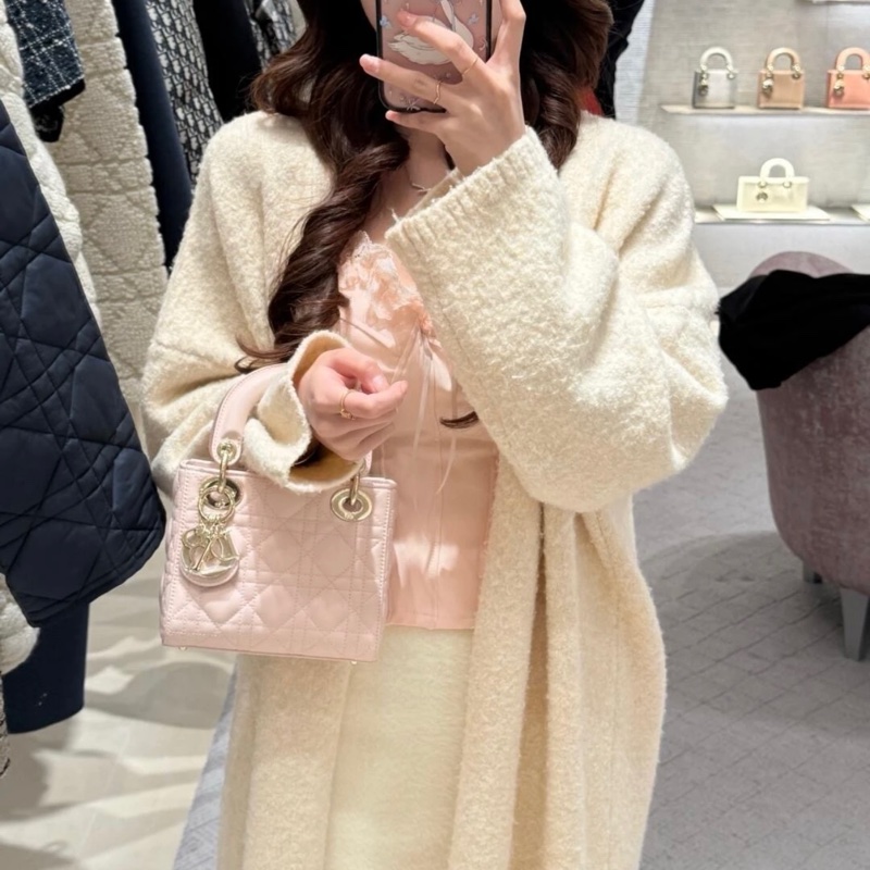 Dior迪奧 三格戴妃櫻花粉🌸金扣~附件:盒子 塵袋 包卡-3