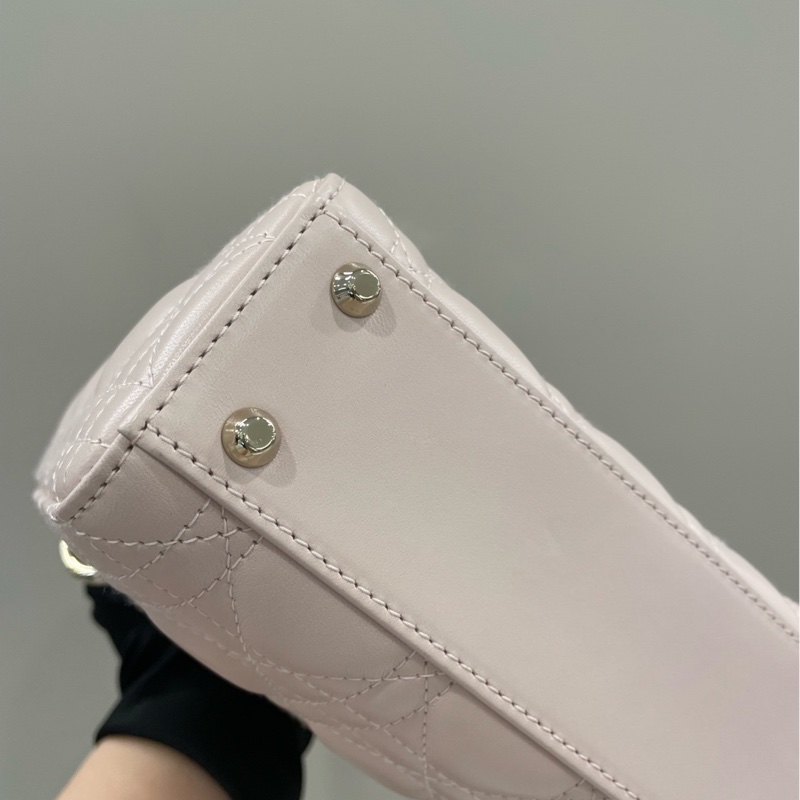 Dior迪奧 三格戴妃櫻花粉🌸金扣~附件:盒子 塵袋 包卡-8