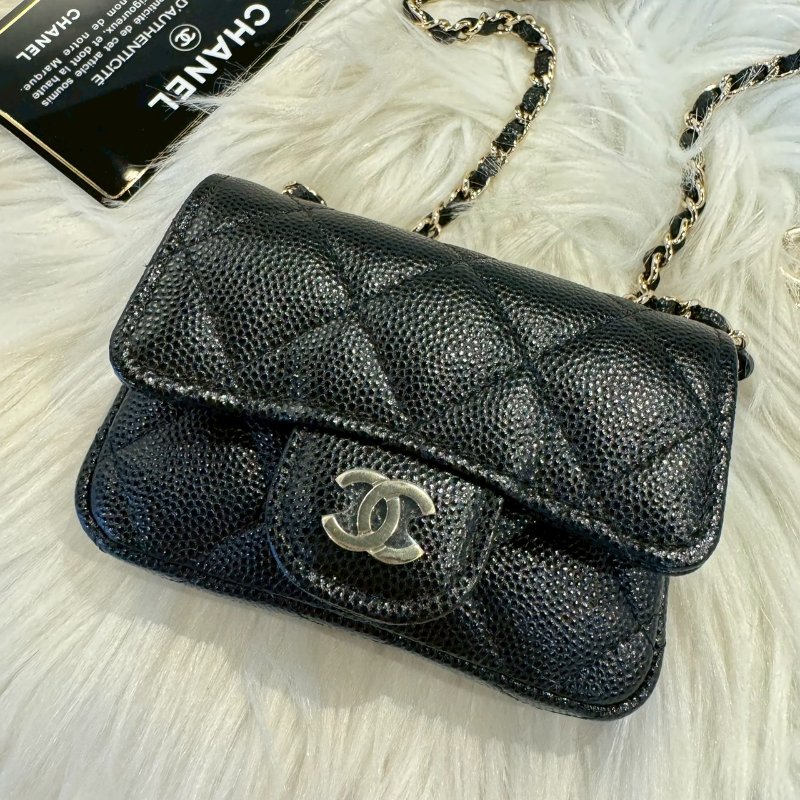 CHANEL 立體胸卡包-1