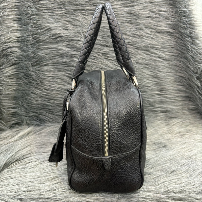 PRADA BL0310 黑色荔枝皮 銀色LOGO 編織把 拉鍊 手提包保齡球包波士頓包-5