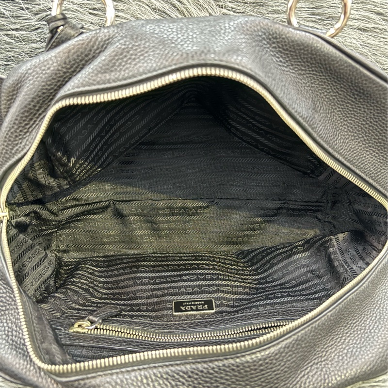 PRADA BL0310 黑色荔枝皮 銀色LOGO 編織把 拉鍊 手提包保齡球包波士頓包-41