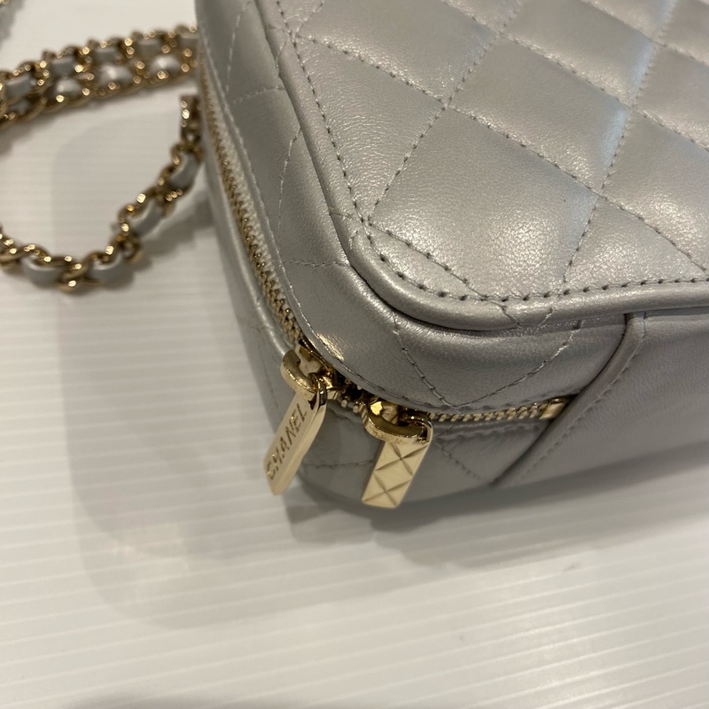 CHANEL 銀灰化妝箱手提肩背鏈條包-6