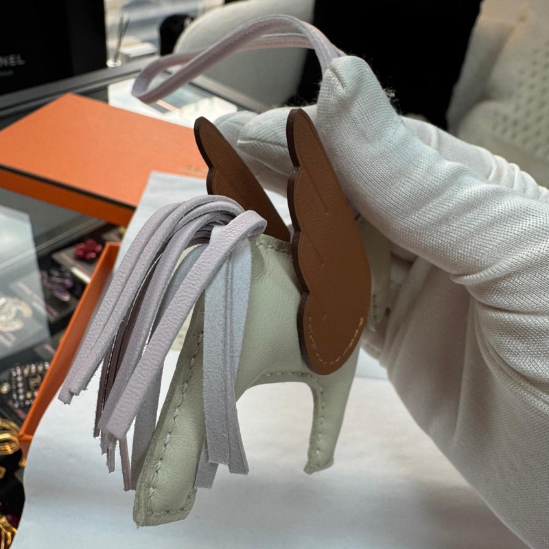 HERMÈS RODEO PM PEGASE PM BAG CHARM IN CRAIE & MAUVE PALE (CREAM & PURPLE)-20