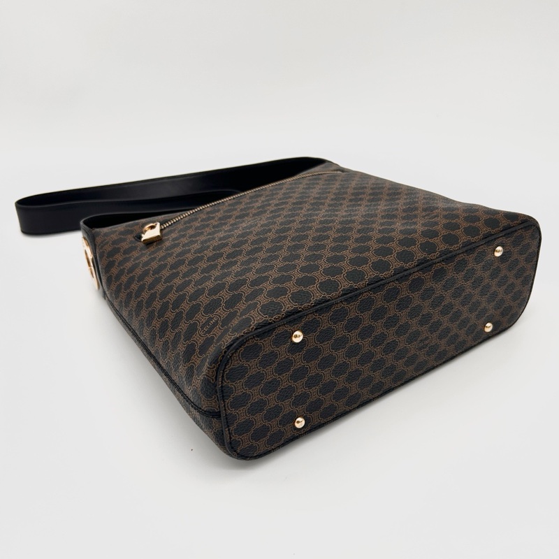 「JL精品代購」celine黑色老花大金環單肩翻蓋托特包-12