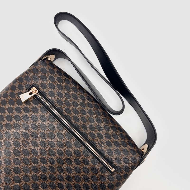 「JL精品代購」celine黑色老花大金環單肩翻蓋托特包-18