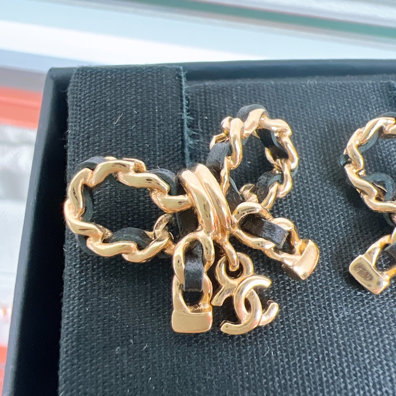 Chanel 22a 皮穿鏈蝴蝶結耳環-1