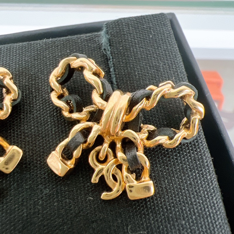 Chanel 22a 皮穿鏈蝴蝶結耳環-2