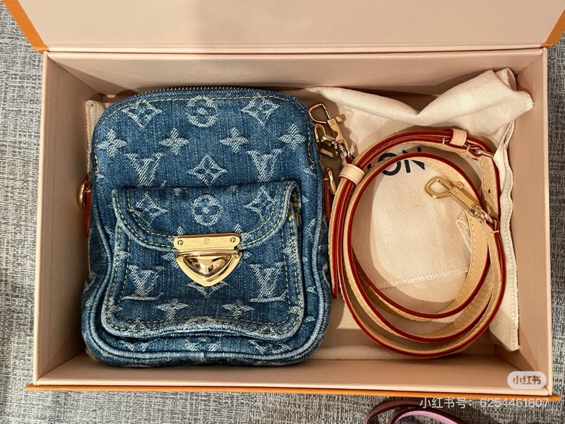 LV復刻單寧相機包 復古系列 二手美品 男女適🈴-0