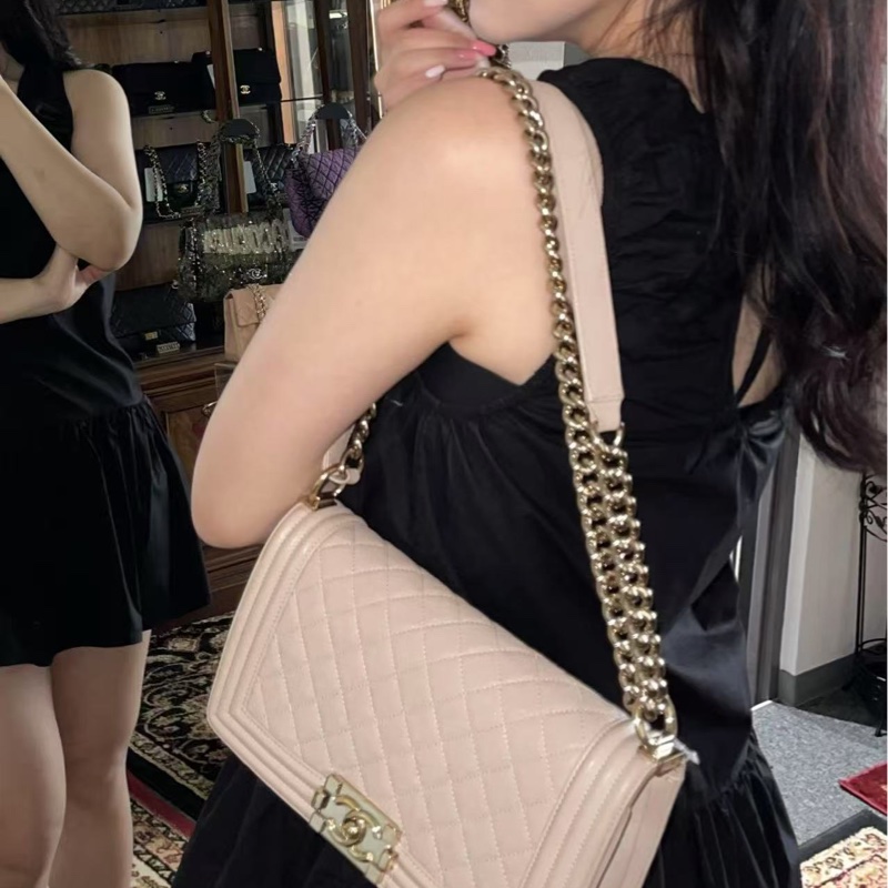 「JL精品代購」9新 香奈兒奶茶芋泥粉色金扣牛皮Leboy-1