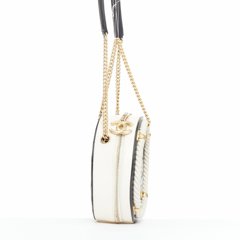 CHANEL 2019 Limited Edition En Vogue Round black cream leather crossbody bag-3