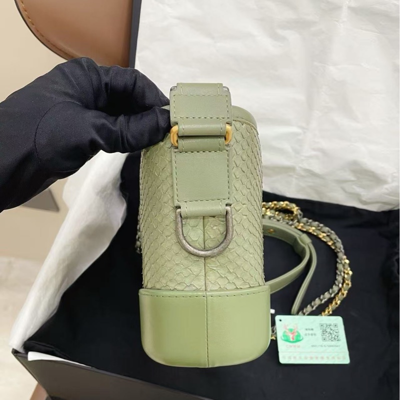 ✨Chanel 小號抹茶綠蟒蛇皮流浪包 芯片款 20*15*8  98新配件塵袋-2