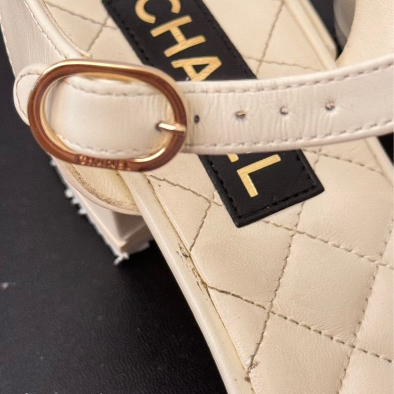 高雄漢神專櫃購入可鹹可甜的Chanel 香奈兒米白T字夾腳牛皮涼鞋-17