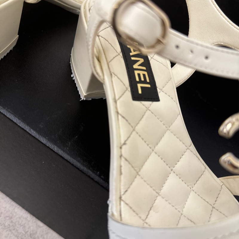 高雄漢神專櫃購入可鹹可甜的Chanel 香奈兒米白T字夾腳牛皮涼鞋-21