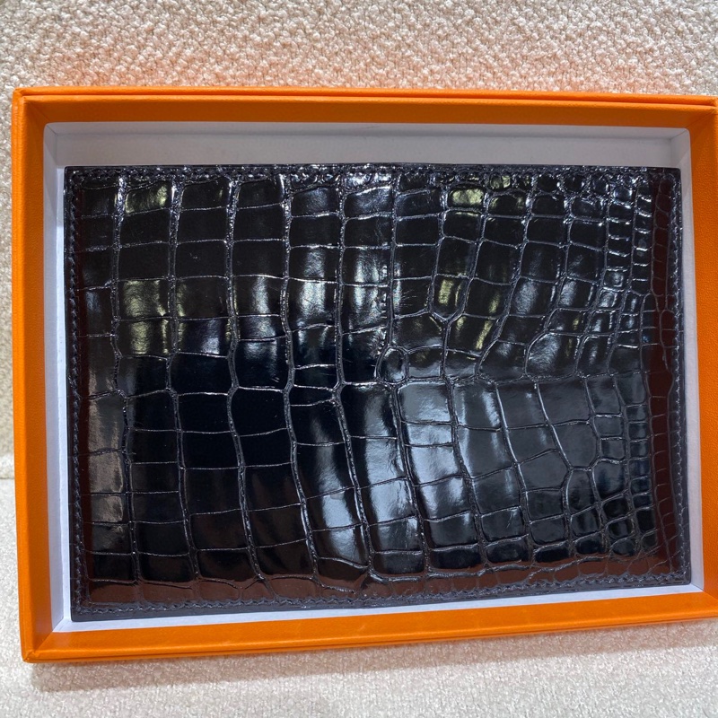 Hermes 黑色亮面鱷魚皮方塊卡包-1