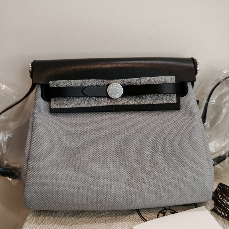 Hermes mini herbag 
熊貓配色 全新全套-1