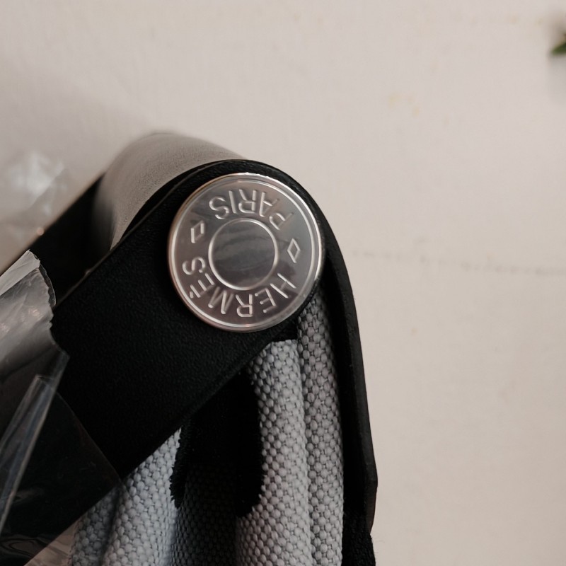 Hermes mini herbag 
熊貓配色 全新全套-17