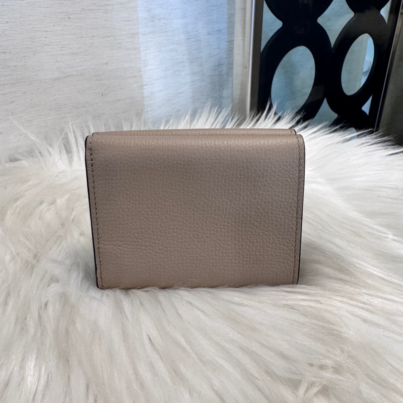 Loewe Anagram 沙色牛皮三折短夾-1