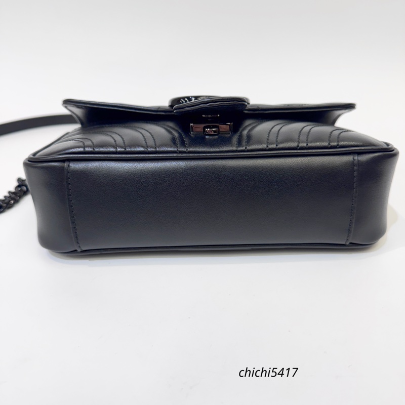 Gucci Mini Marmont 22 黑牛皮黑釦馬夢斜背包 近全新-4