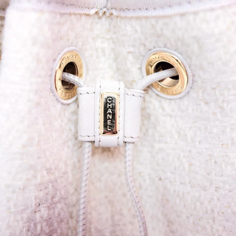 Chanel 象牙白色束口袋 水桶包 背包-1