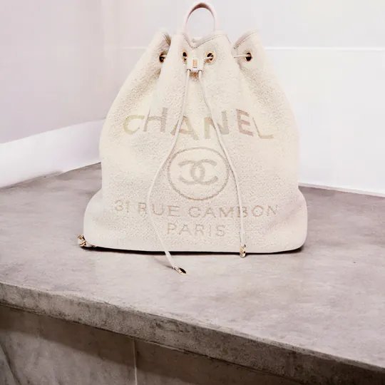 Chanel 象牙白色束口袋 水桶包 背包-9