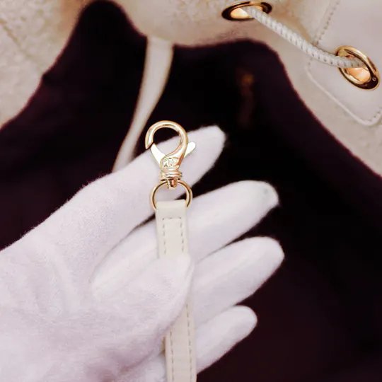 Chanel 象牙白色束口袋 水桶包 背包-18