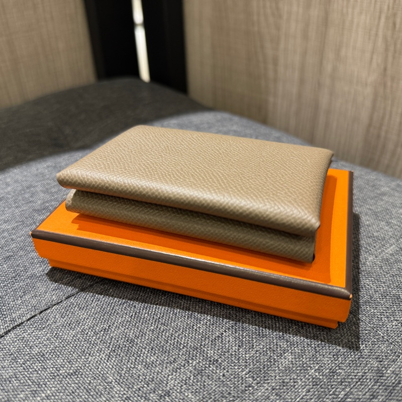 全新 HERMES Calvi Duo 大象灰色全皮卡夾 零錢包 W刻-1