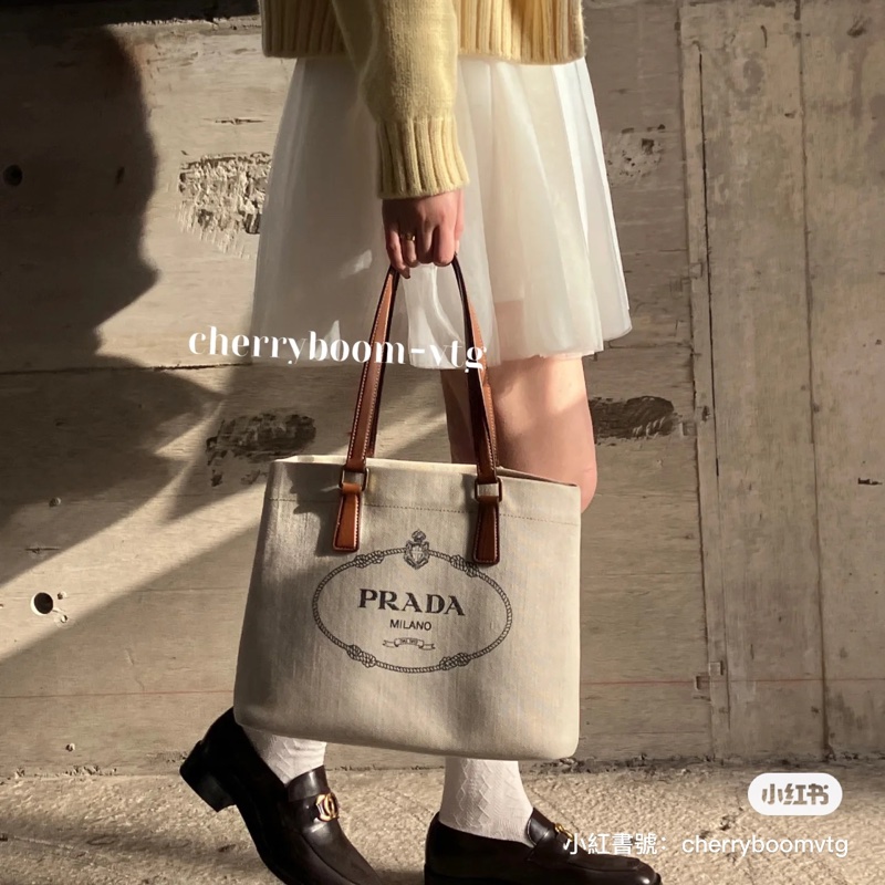 PRADA 普拉達黑字 LOGO 亞麻混紡帆布手提肩背包（米白×駝）-1