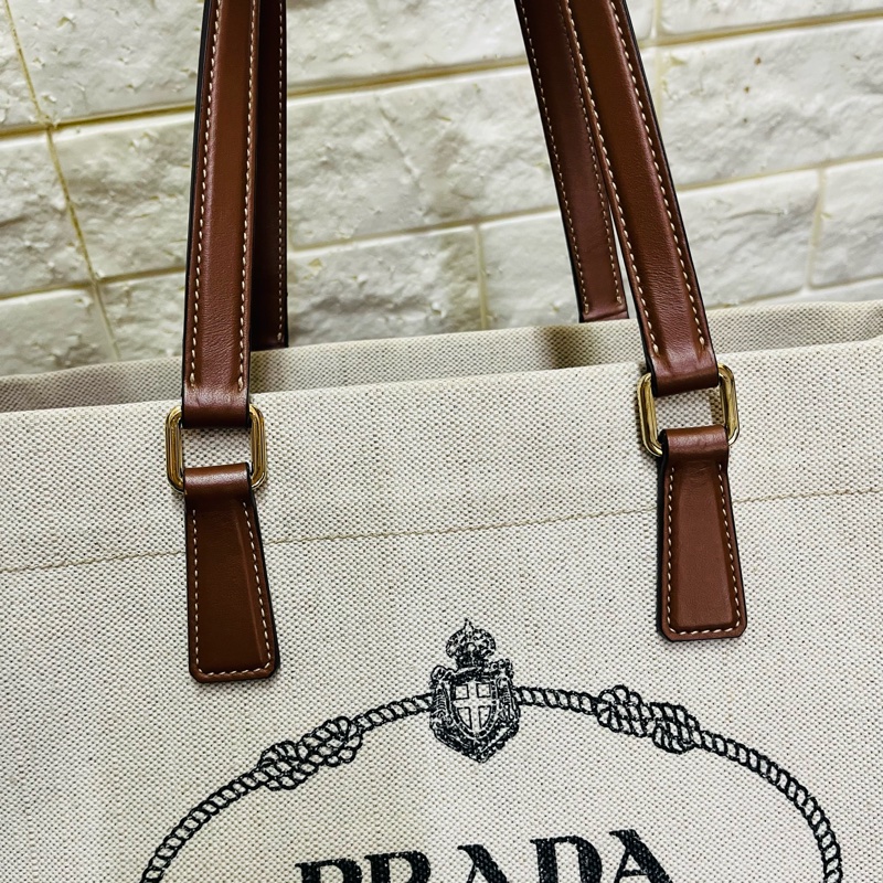 PRADA 普拉達黑字 LOGO 亞麻混紡帆布手提肩背包（米白×駝）-16