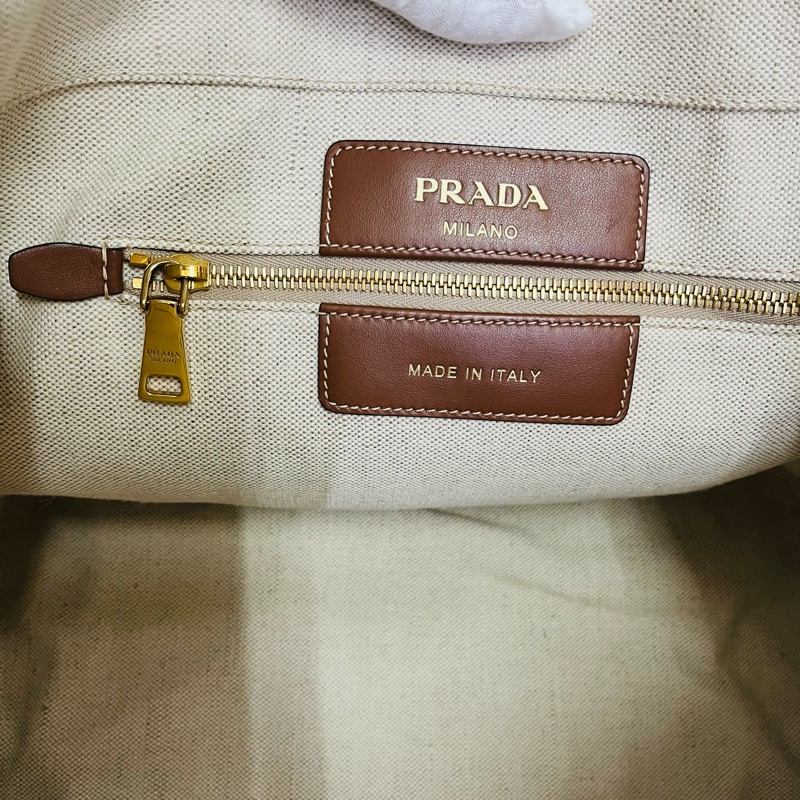 PRADA 普拉達黑字 LOGO 亞麻混紡帆布手提肩背包（米白×駝）-20