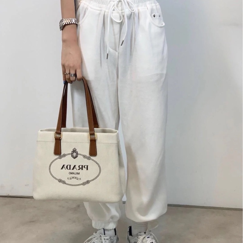 PRADA 普拉達黑字 LOGO 亞麻混紡帆布手提肩背包（米白×駝）-30