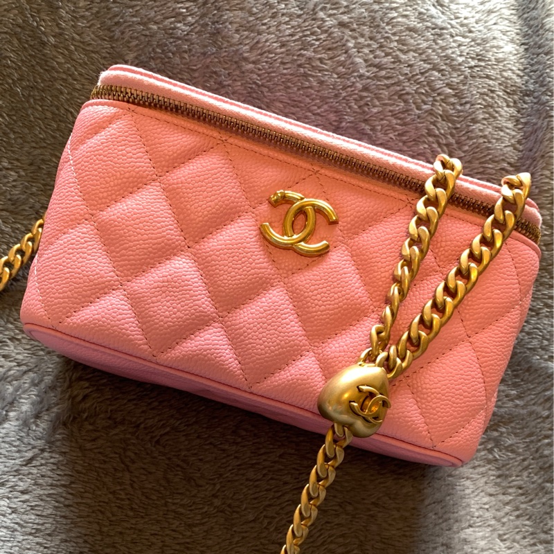 CHANEL 粉紅愛心金球化妝包-0