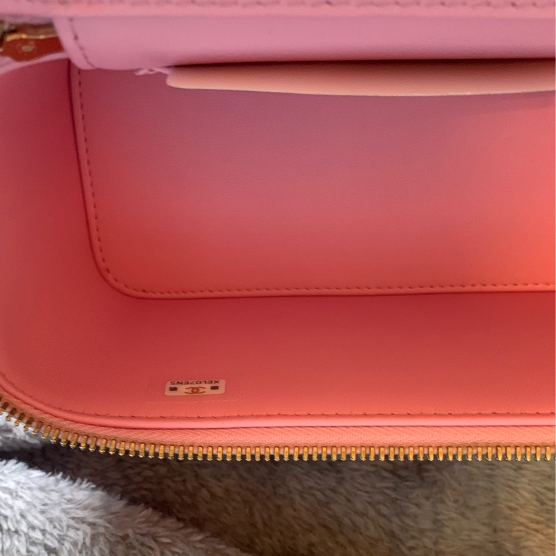 CHANEL 粉紅愛心金球化妝包-4