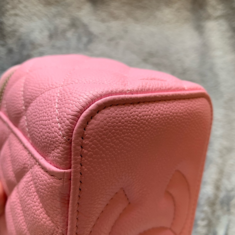 CHANEL 粉紅愛心金球化妝包-7