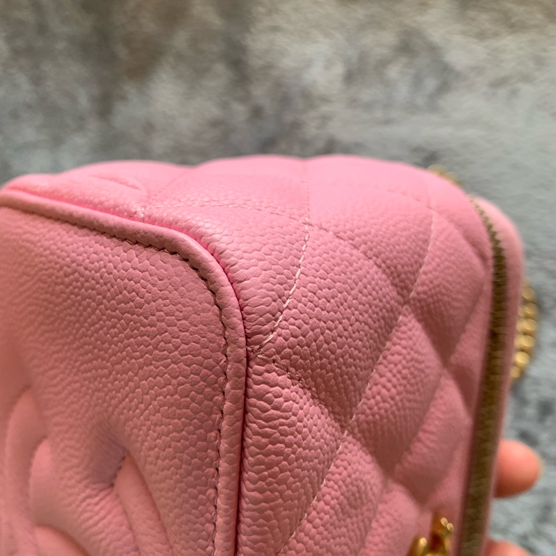 CHANEL 粉紅愛心金球化妝包-8