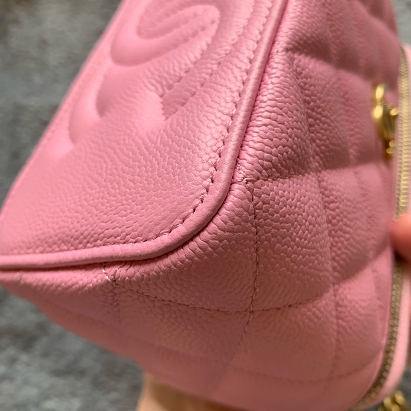 CHANEL 粉紅愛心金球化妝包-10