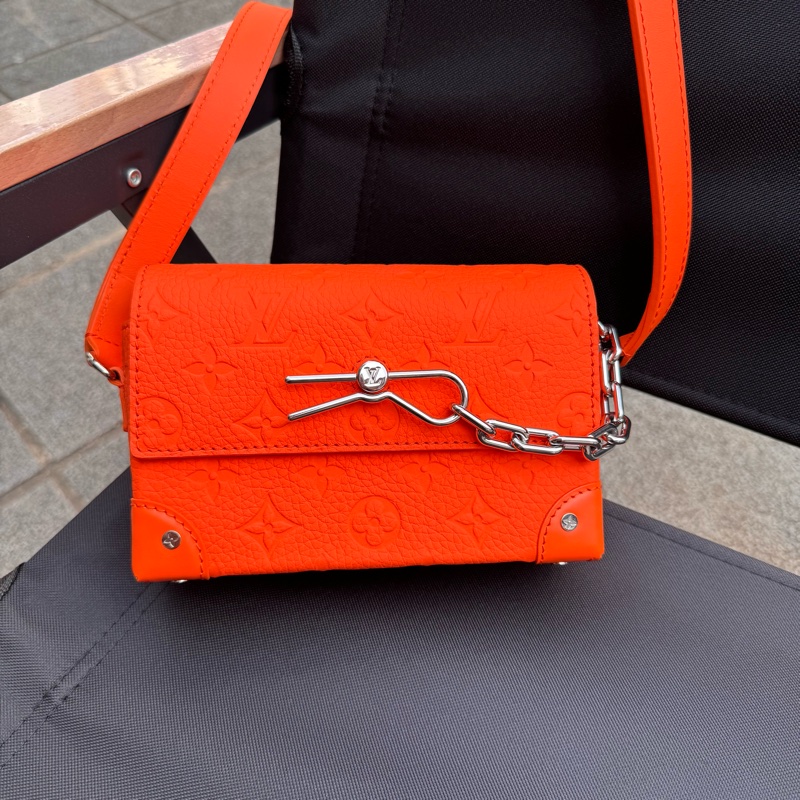 LV Steamer 真皮壓紋-1