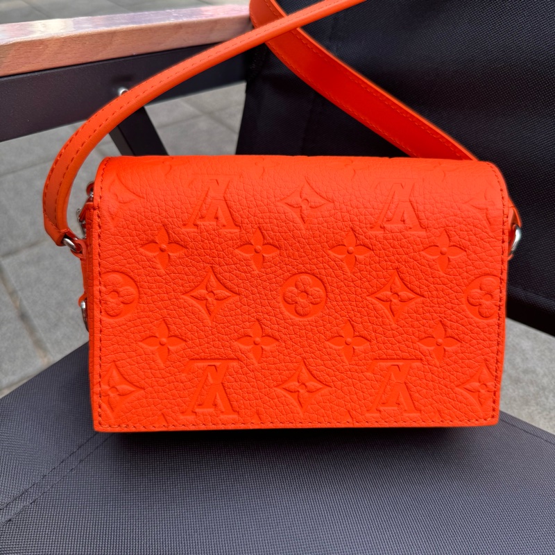 LV Steamer 真皮壓紋-3