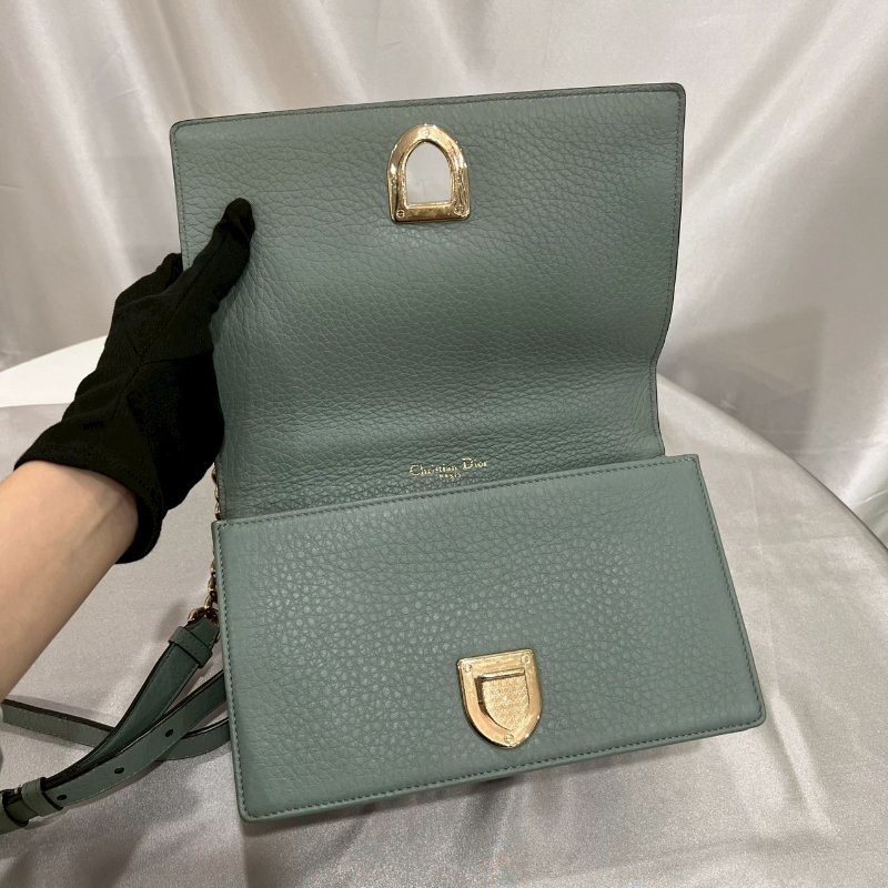 DIOR 湖水綠金扣盾牌包-4
