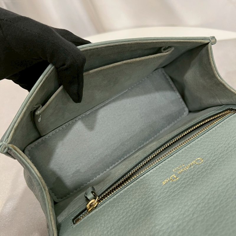 DIOR 湖水綠金扣盾牌包-5