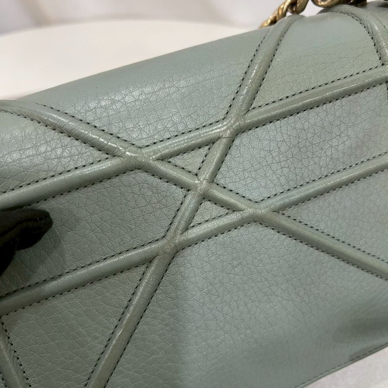 DIOR 湖水綠金扣盾牌包-6